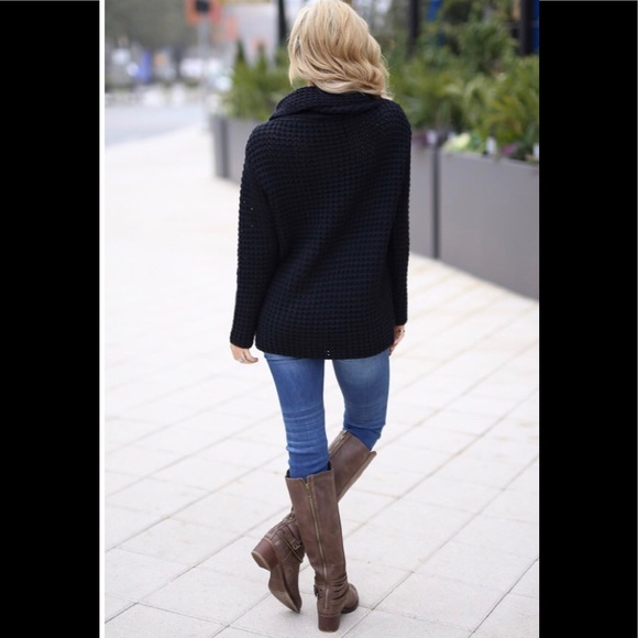 👉NOW AVAILABLE!!!!👀 BUTTON DETAIL SWEATER!🤓 - Picture 5 of 8